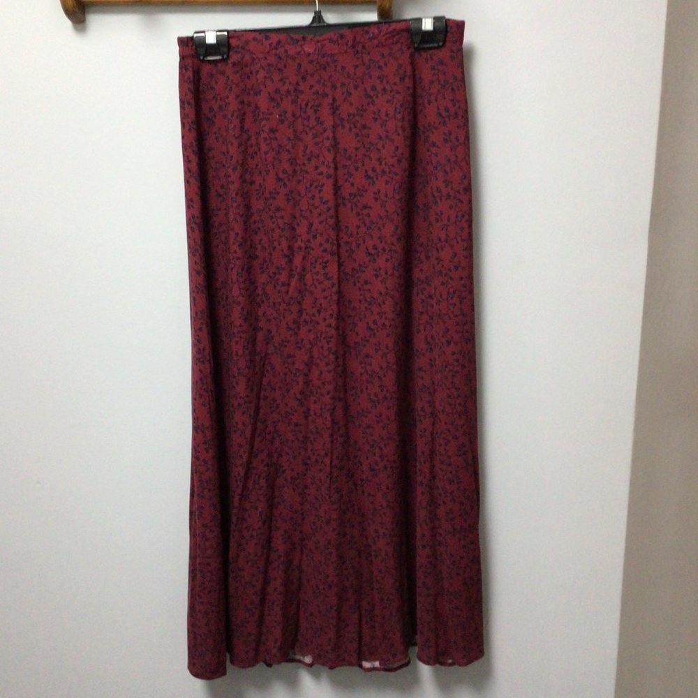 Bridgewater Classics - Burgundy skirt with blue foliage design - Picture 5 of 6